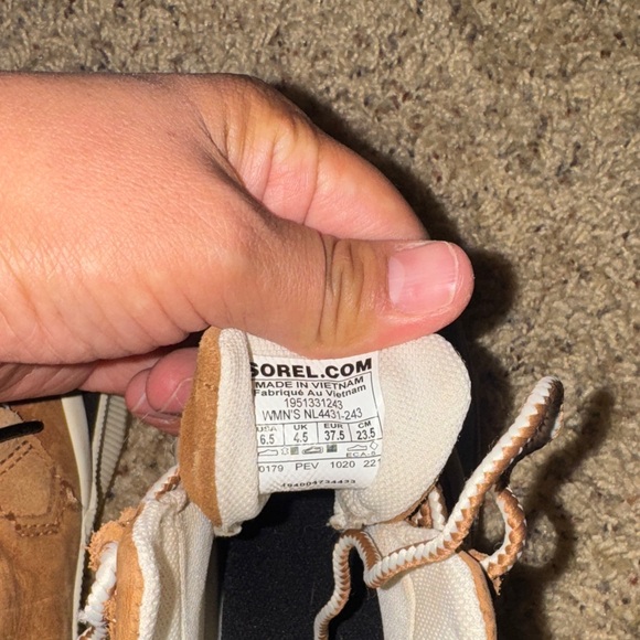 Sorel Tan and Black Outdoor Boots - Picture 7 of 7